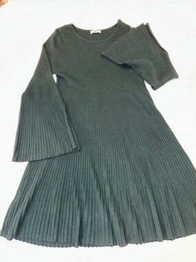 Calvin Klein - Ribbed Knit Split Bell Sleeve Sweater Dress - Dark Green L